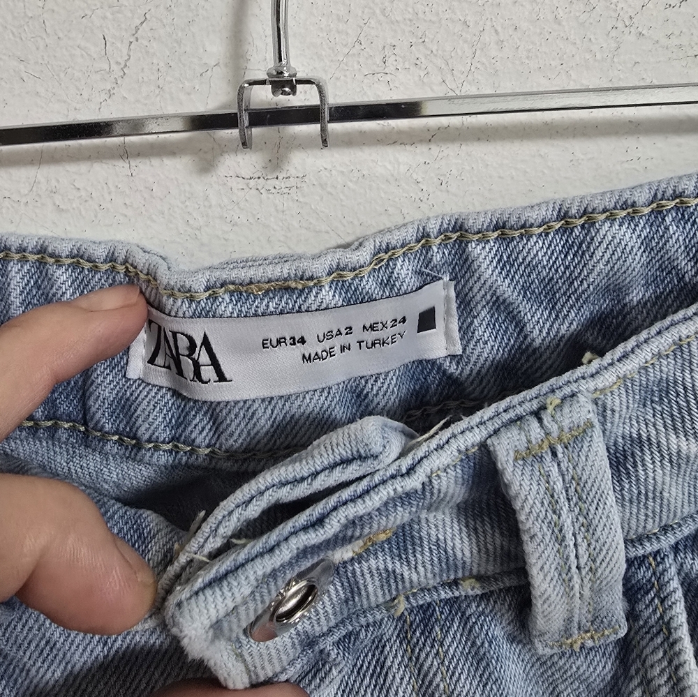 Zara high rise mom straight leg jeans size 2 - Picture 6 of 8